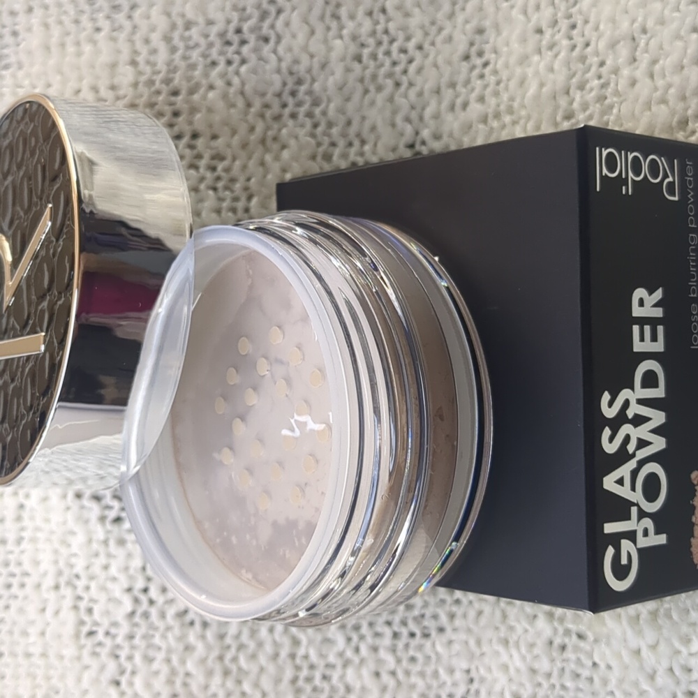Rodial Glass Powder, 8g/0.28oz - Picture 2 of 10